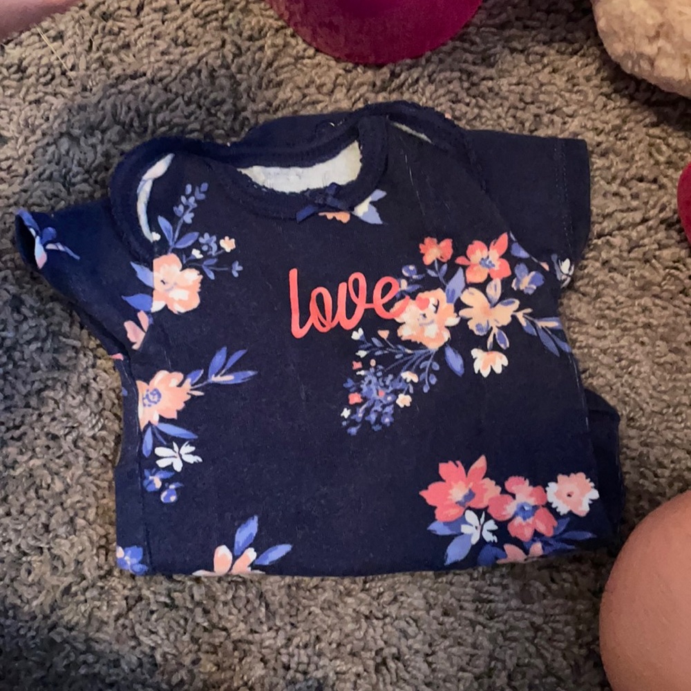 Carter’s newborn short sleeve onesie